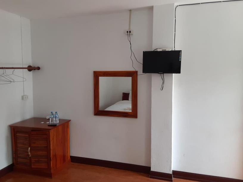 Alisona Hostel Vangviang Kültér fotó
